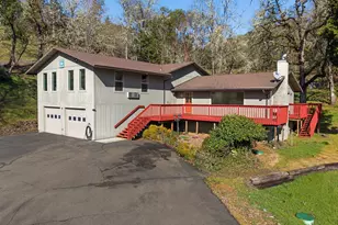221 Oakview Dr, Roseburg, OR 97471 - Photo 1