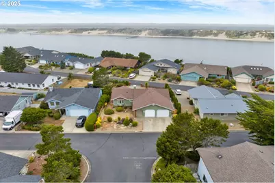 34 Wild Winds St, Florence, OR 97439 - Photo 1