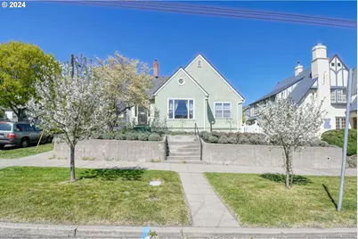 215 NW Despain Ave, Pendleton, OR 97801 - Photo 1