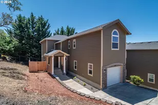 1497 NE Rocky Ridge Dr, Roseburg, OR 97470 - Photo 1