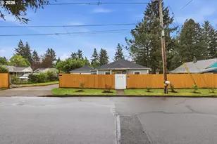 11514 SE Alder St, Portland, OR 97216 - Photo 1