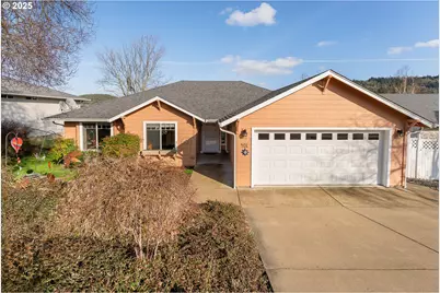 401 Sunnyside Dr, Winston, OR 97496 - Photo 1