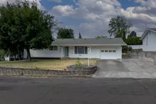 1018 W Murray Dr, The Dalles, OR 97058 - Photo 1