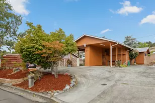 1854 NW Finch Ct, Roseburg, OR 97471 - Photo 1