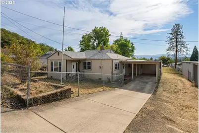 1658 NE Taylor St, Roseburg, OR 97470 - Photo 1