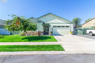 2237 NW Overlook Dr, Hermiston, OR 97838 - Photo 1