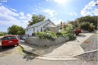 812 E 15th St, The Dalles, OR 97058 - Photo 1