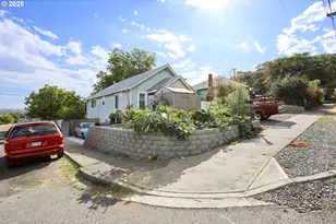 812 E 15th St, The Dalles, OR 97058 - Photo 1