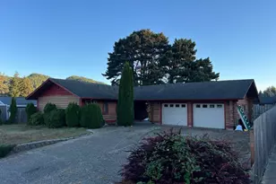 423 Camellia Ct, Reedsport, OR 97467 - Photo 1