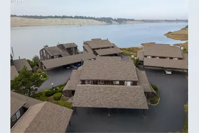 1040 Bay St #14, Florence, OR 97439 - Photo 1