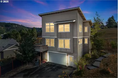 646 NW Sundown Ln, White Salmon, WA 98672 - Photo 1