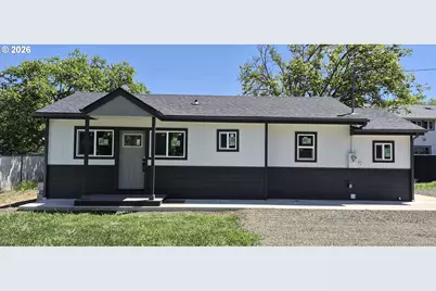 119 Walnut St, Myrtle Creek, OR 97457 - Photo 1