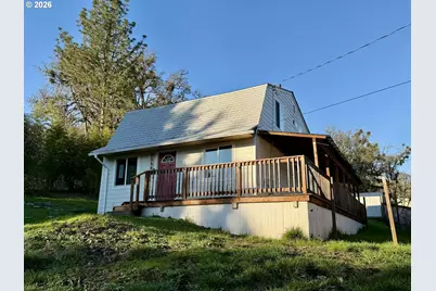 2056 NE Oswego Ave, Roseburg, OR 97470 - Photo 1