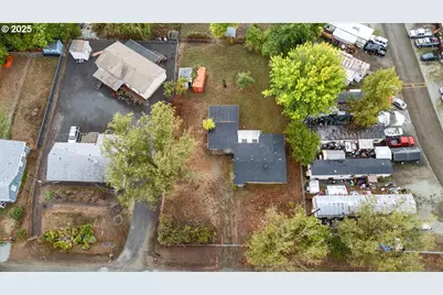 1048 Seeley St, Myrtle Creek, OR 97457 - Photo 1