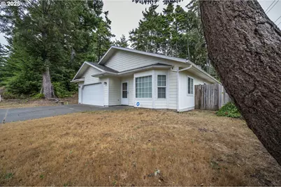 903 Chickses Dr, Coos Bay, OR 97420 - Photo 1