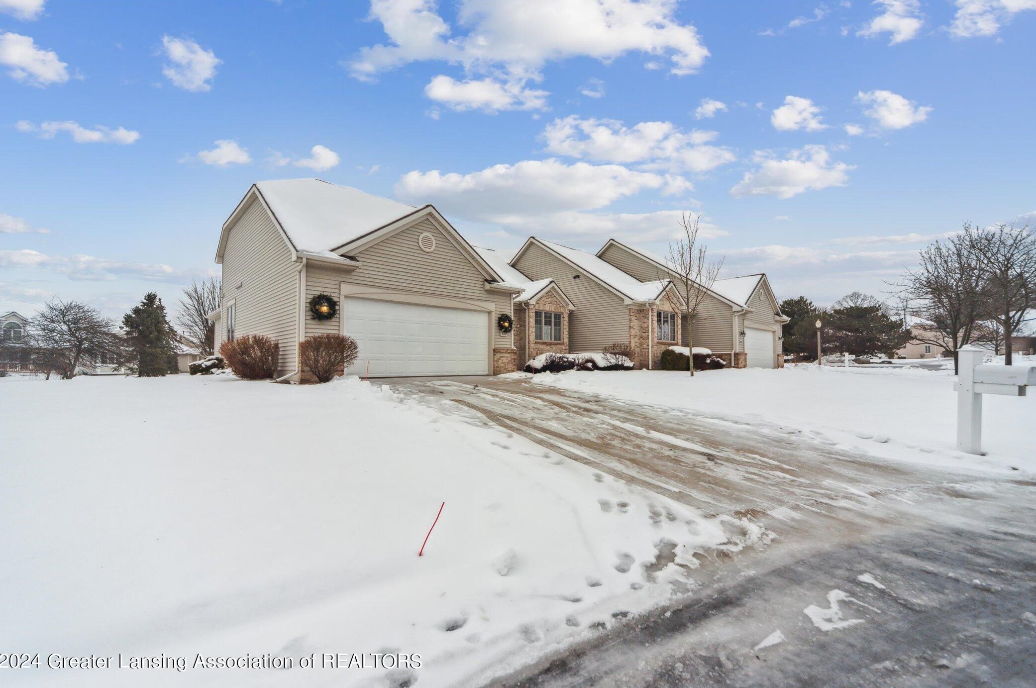 620 Burgenstock Dr, Lansing, MI 48917-5012