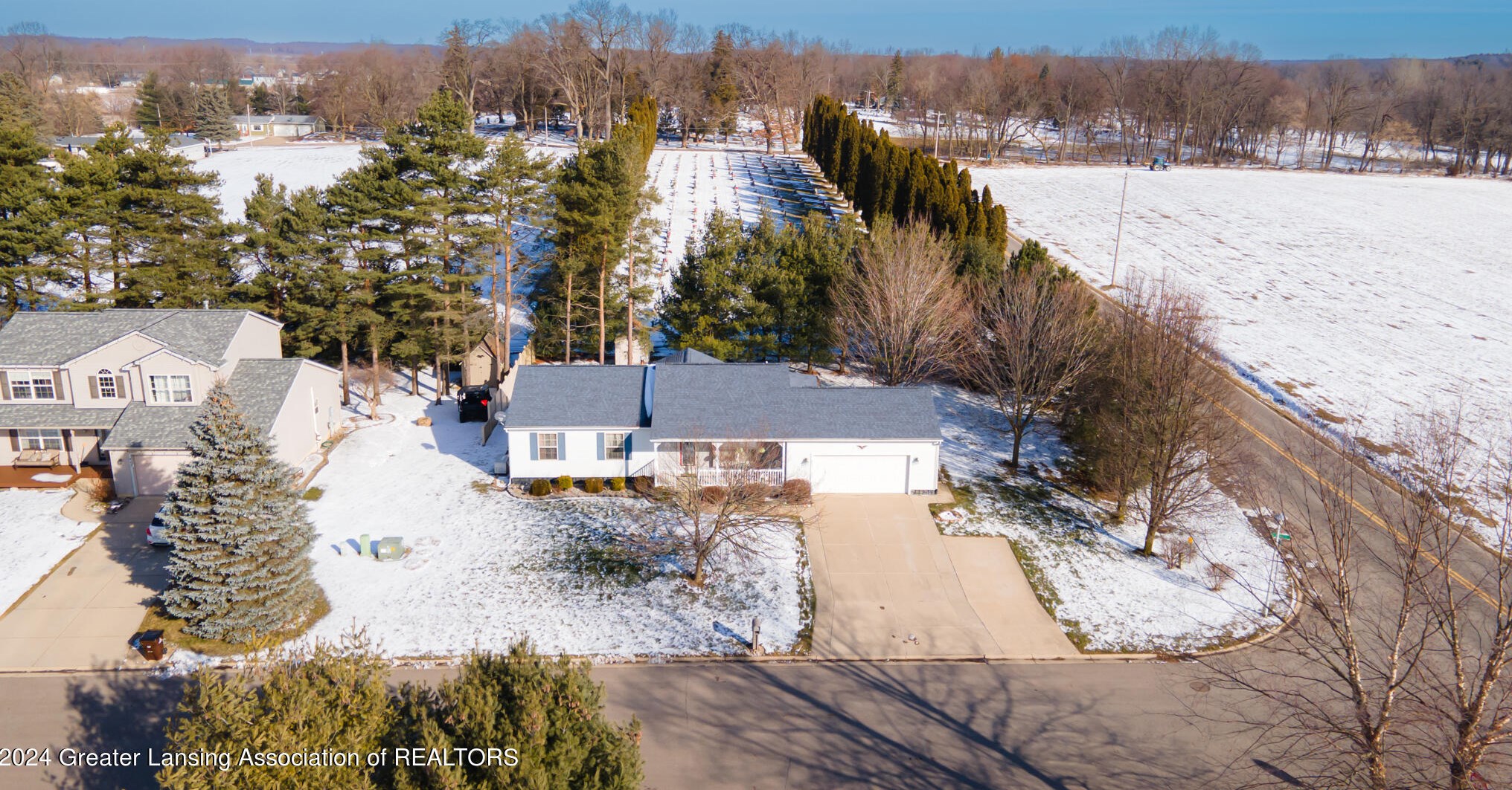 951 Deerwood Ln, Laingsburg, MI 48848