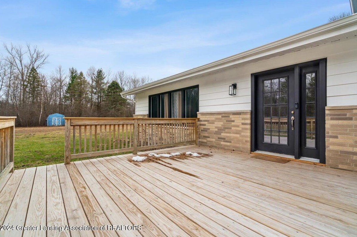 240 9 Mile Rd, Midland, MI 48640-7824