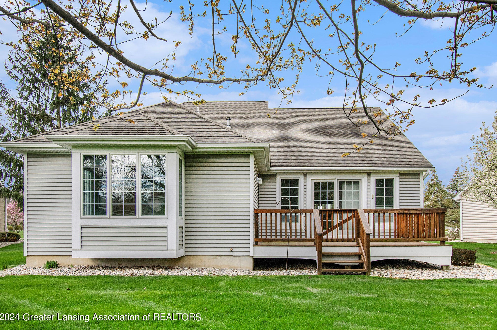 515 Burgenstock Dr, Lansing, MI 48917-3089