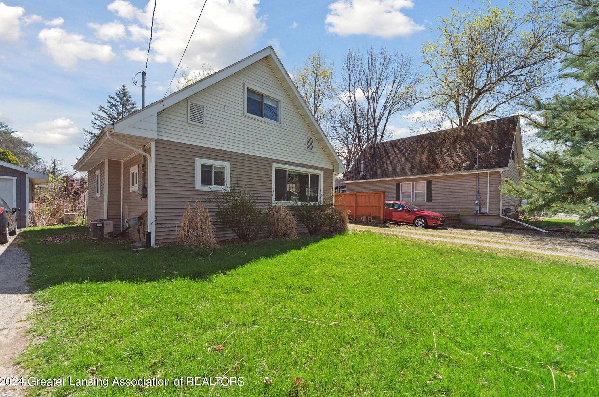 5976 Greenman St, Haslett, MI 48840-8215