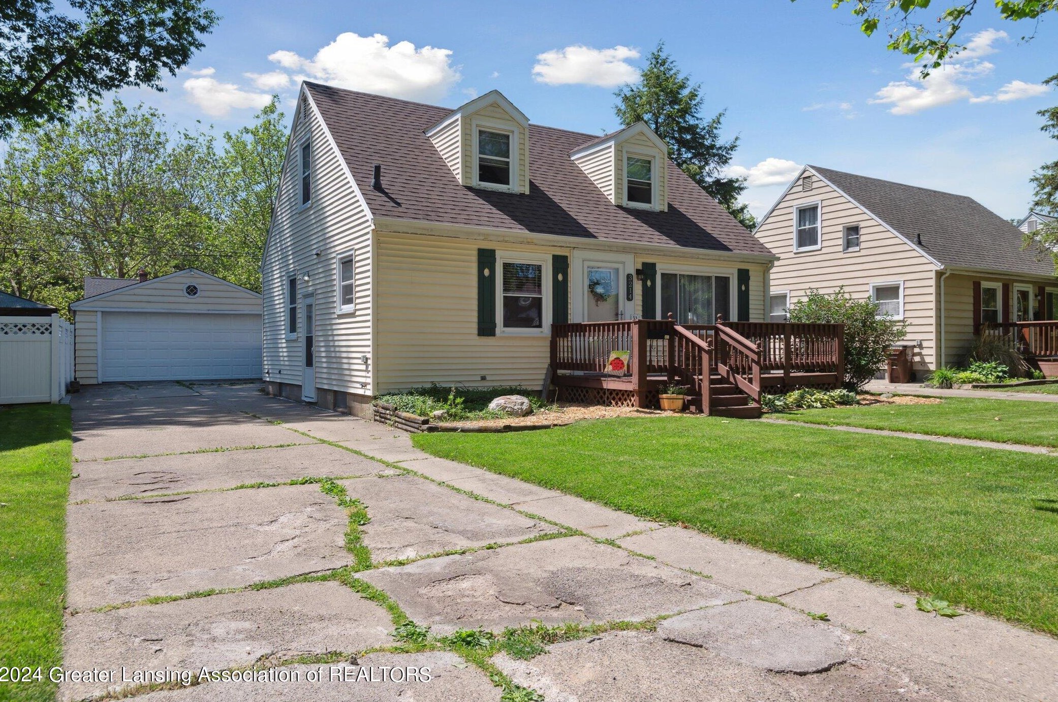 3214 Plymouth Dr, Lansing, MI 48910-6403