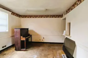 102 W Market St, Timmonsville, SC 29161 - Photo 6