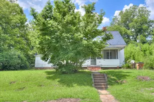 216 Circle St, Edgefield, SC 29824 - Photo 2