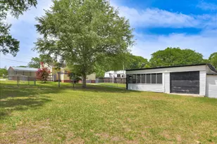 261 Myrtle St, Gloverville, SC 29828 - Photo 4