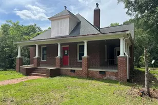 1304 McCormick Hwy, Greenwood, SC 29646 - Photo 2