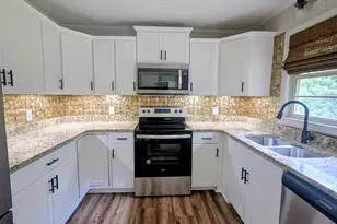 217 Holmes St, Edgefield, SC 29824 - Photo 6
