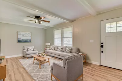 217 Holmes Street, Edgefield, SC 29824 - Photo 2