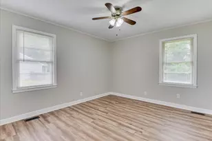 217 Holmes St, Edgefield, SC 29824 - Photo 8