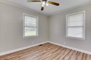 217 Holmes St, Edgefield, SC 29824 - Photo 10