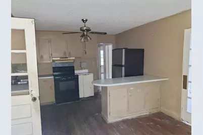 212 Bradham Avenue, Manning, SC 29102 - Photo 6