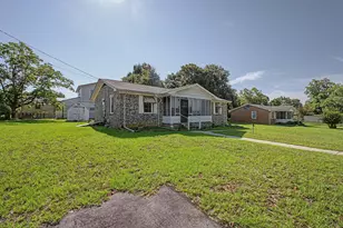90 Lodge Cir, Blackville, SC 29817 - Photo 2