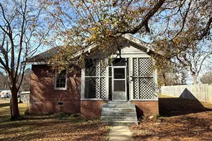 136 McCary St, Edgefield, SC 29824 - Photo 1