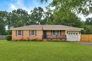 217 Holmes St, Edgefield, SC 29824 - Photo 1