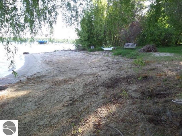 13799 Peninsula Dr, Traverse City, MI 49686-9708