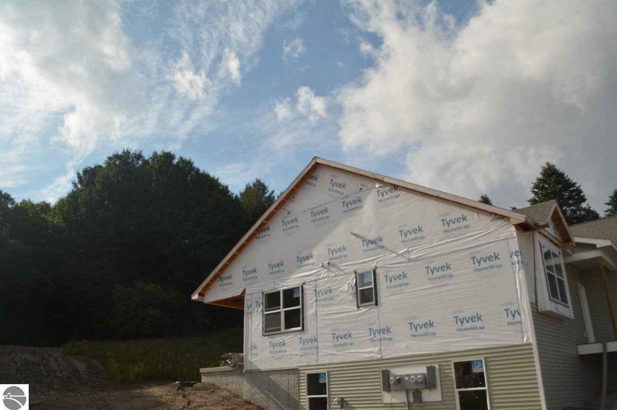 4851 Kodiak Dr, Traverse City, MI 49685-8551