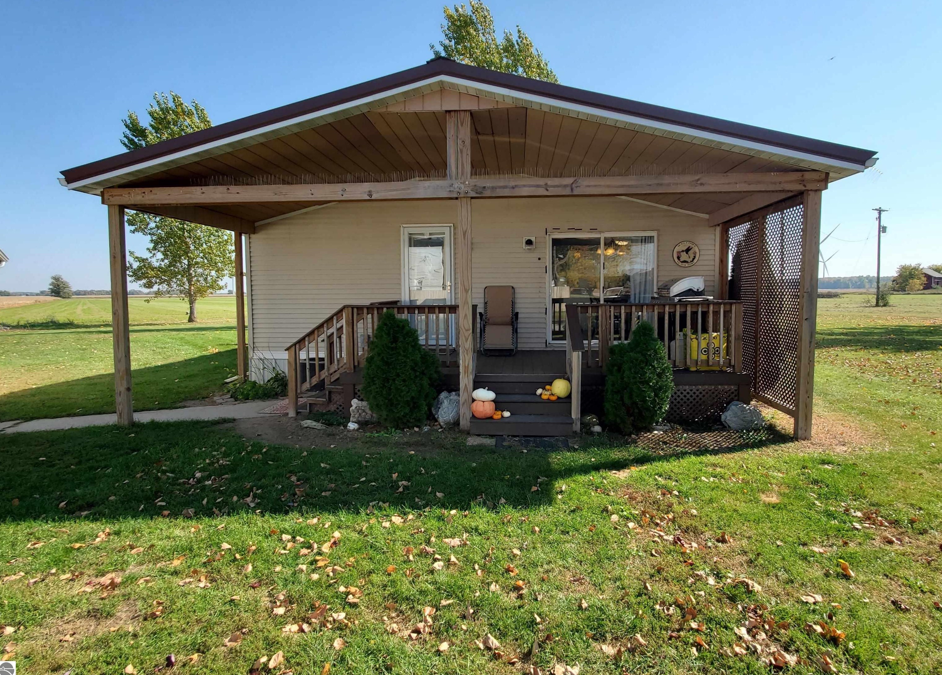 8515 S Wise Rd, Shepherd, MI 48883