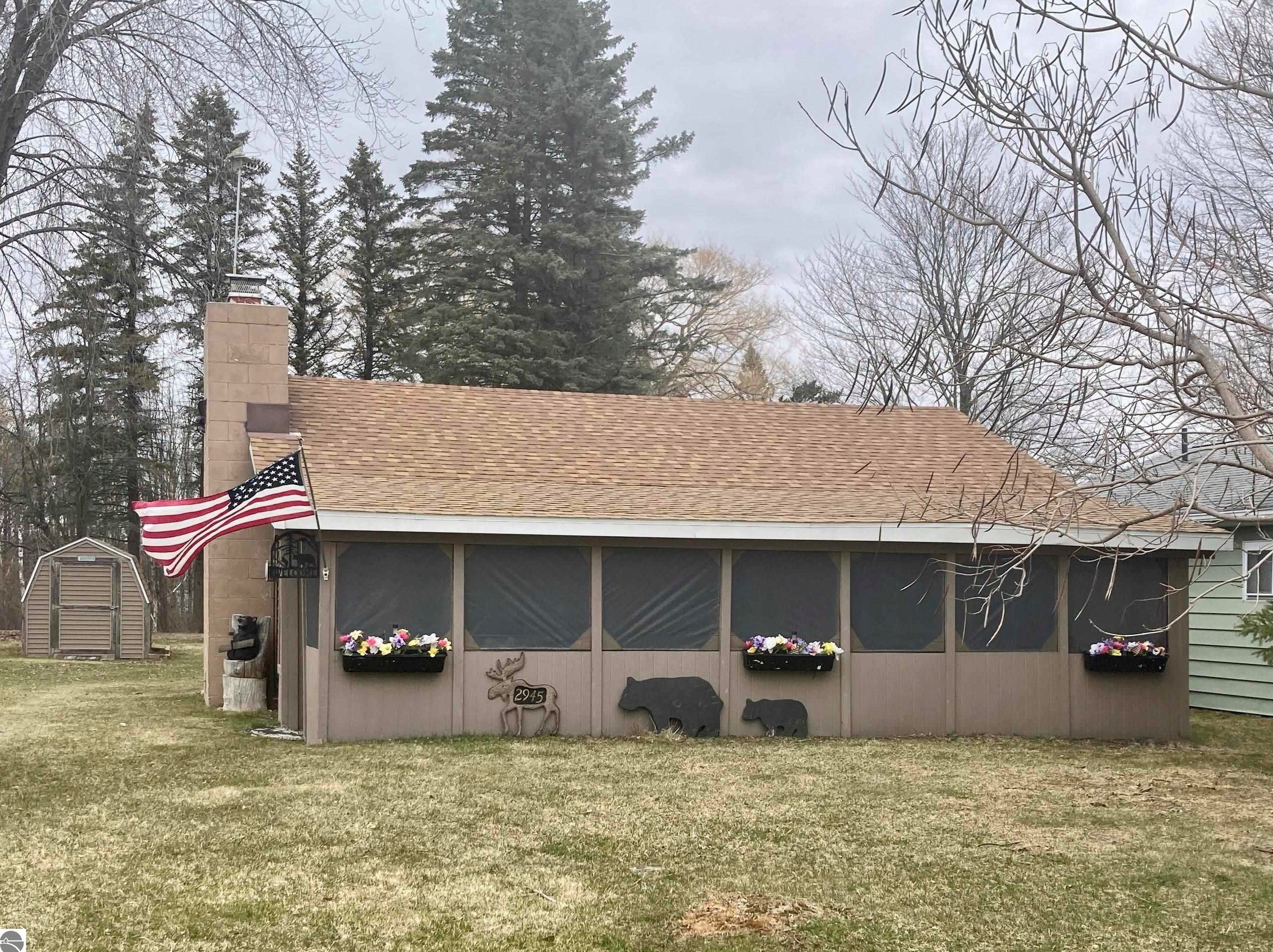 2945 E Henderson Lake Rd, Roos, MI 48756