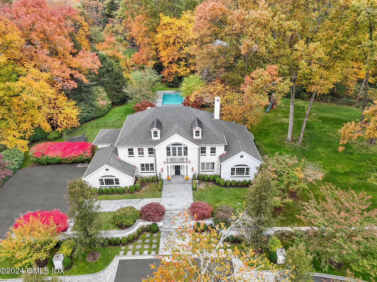 10 Gray Oaks Ln, Greenwich, CT 06830 exterior