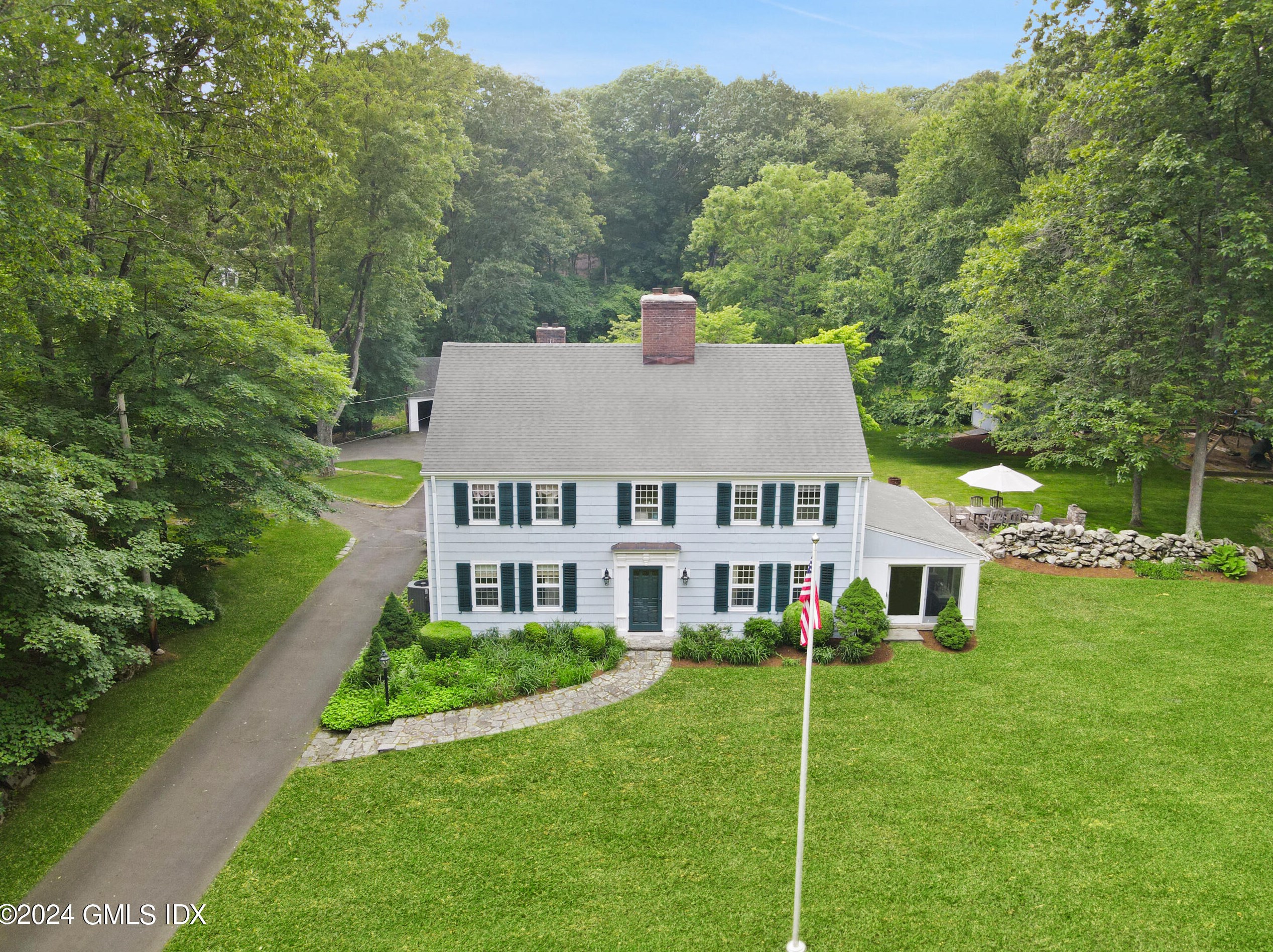 8 Old Camp Ln, Cos-Cob, CT 06807 exterior