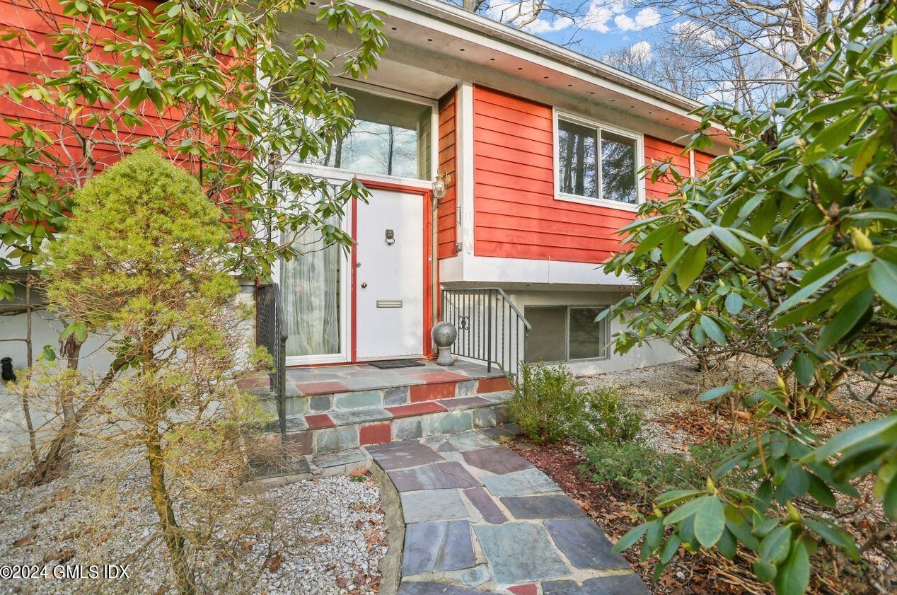 17 Nutmeg Dr, Greenwich, CT 06831