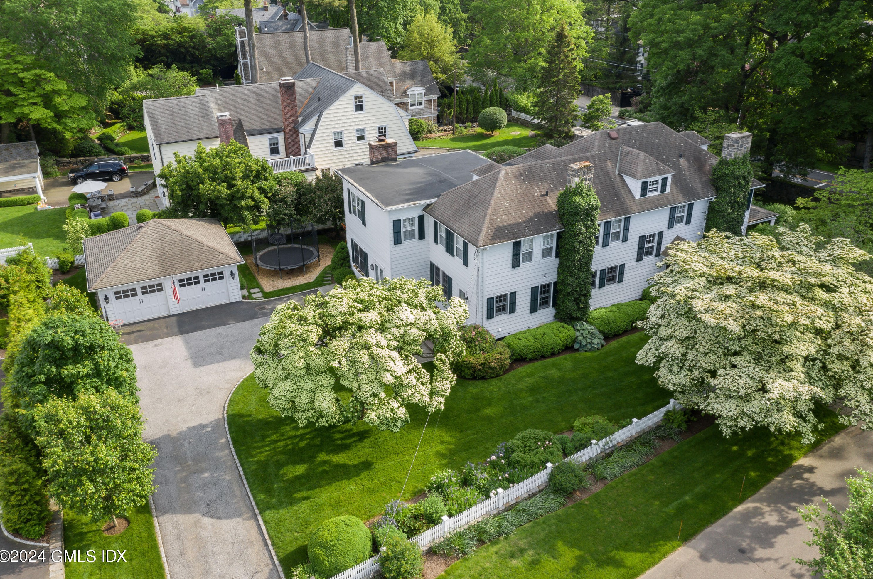 25 Evergreen Rd, Greenwich, CT 06830 exterior