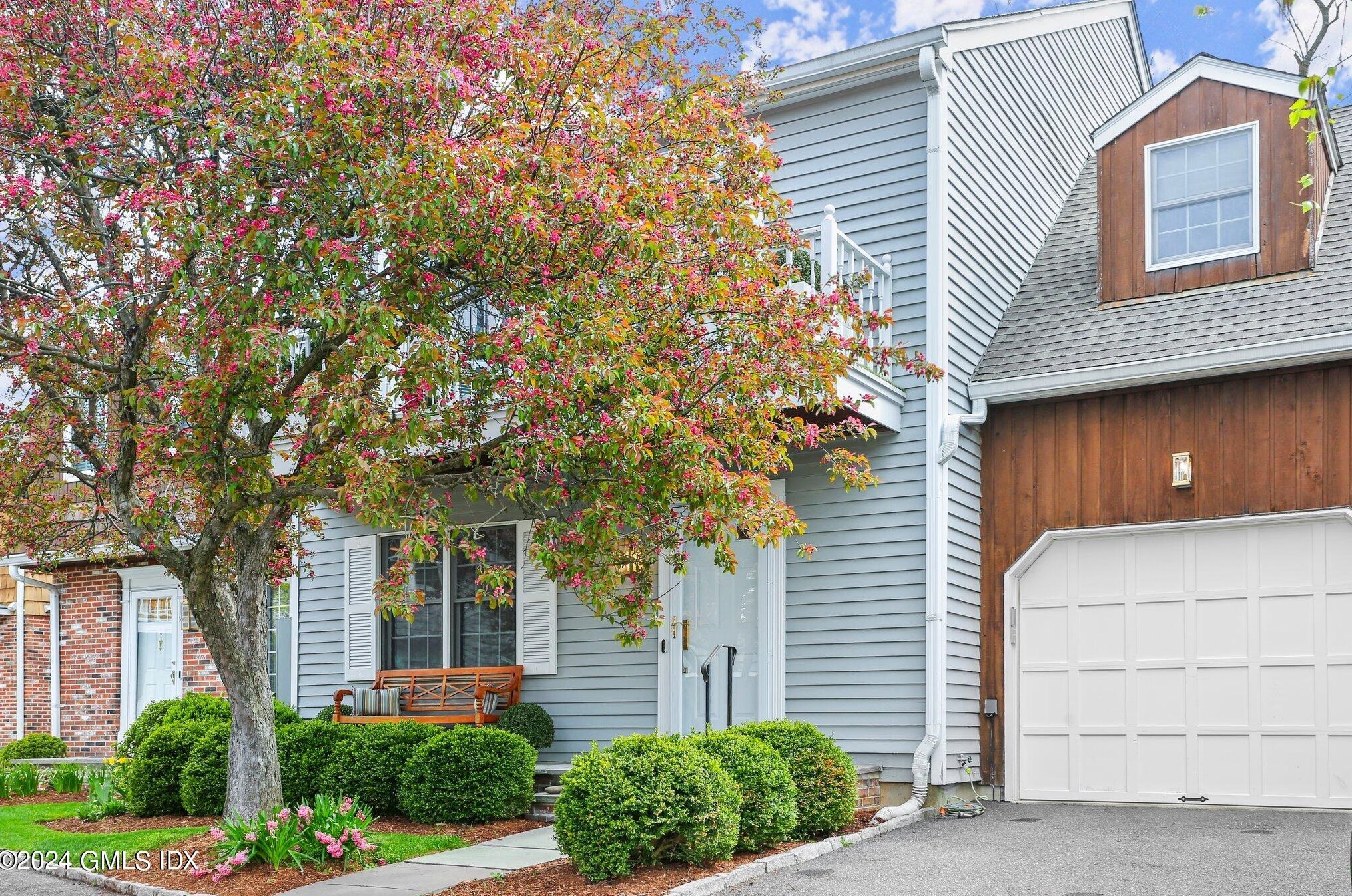 78 River Rd, Cos Cob CT  06807-2537 exterior