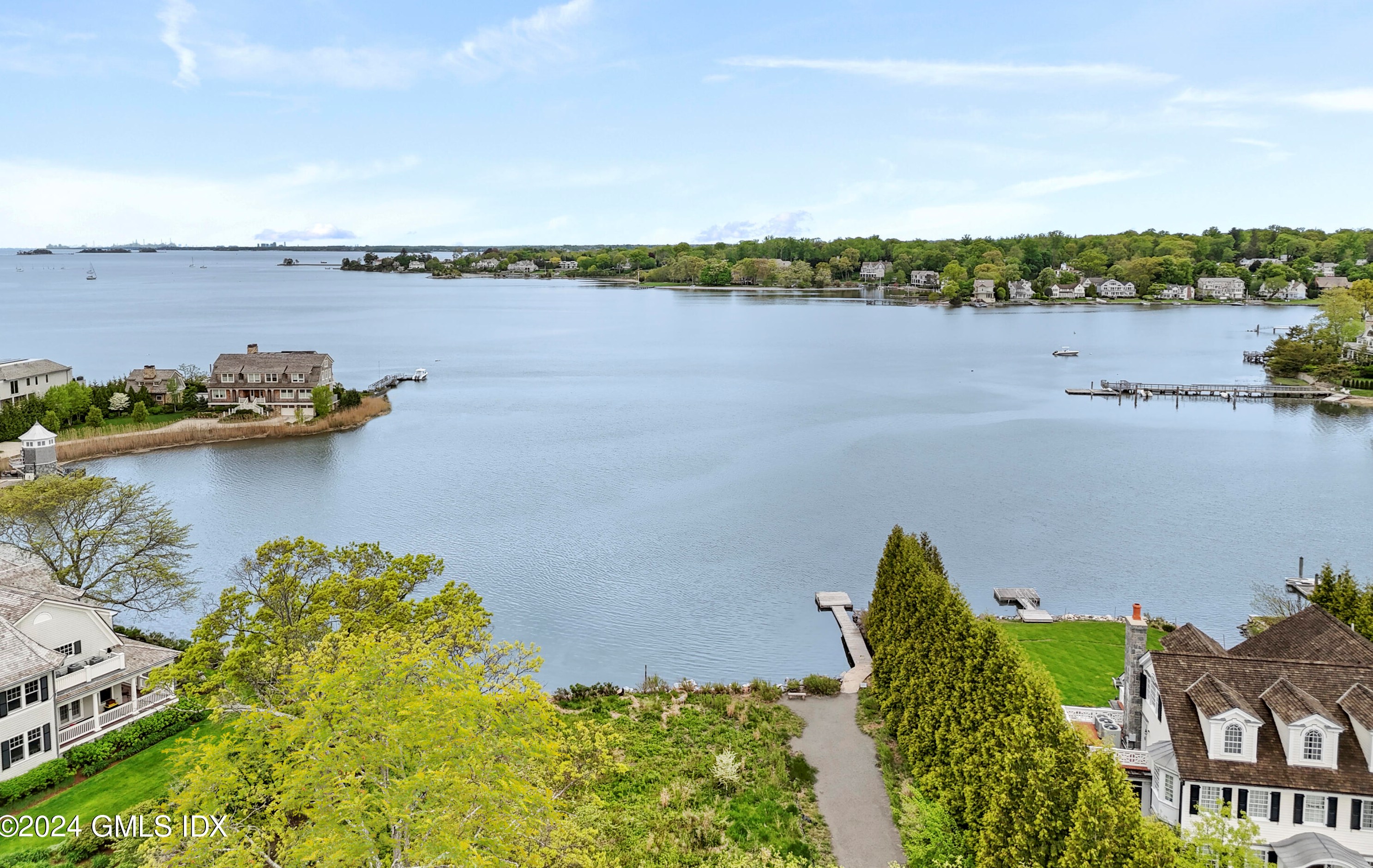 18 Shore Acre Dr, Old Greenwich, CT 06870