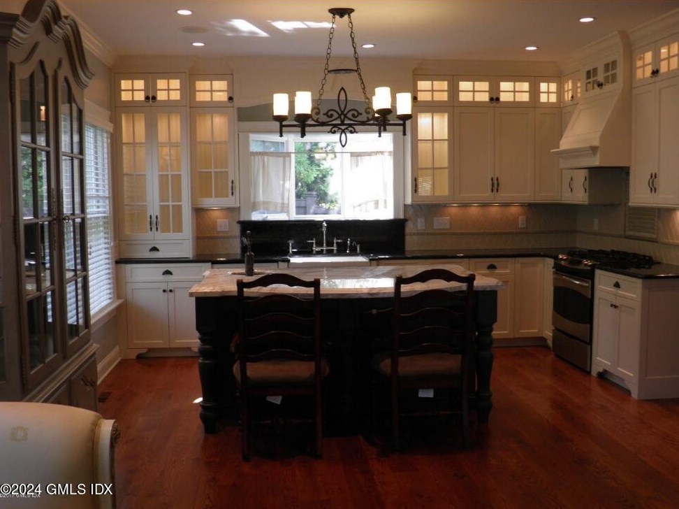 1 Field Rd, Cos Cob, CT 06807