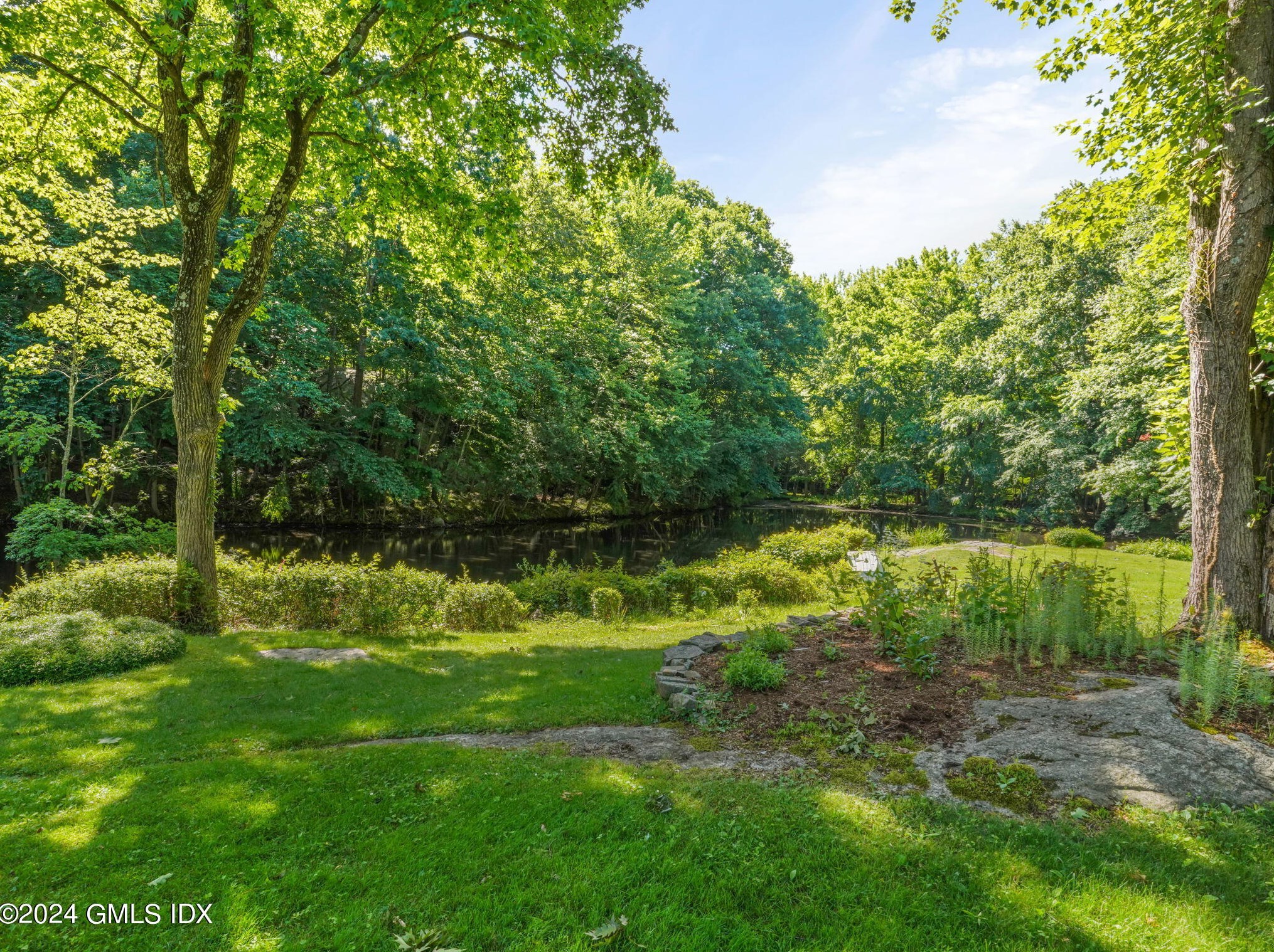 28 Dandy Dr, Cos Cob, CT 06807