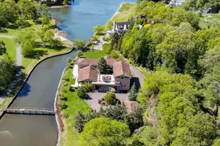 41 Meadow Wood Dr, Greenwich, CT 06830 - Photo 2